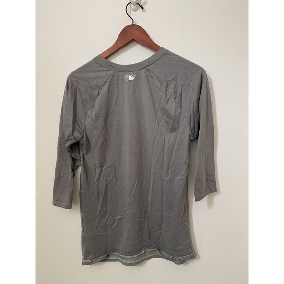 The Nike Tee Dri Fit Men Size S Shirt Gray MLB Baseball 3/4 Sleeve Athletic Cut - Picture 3 of 6